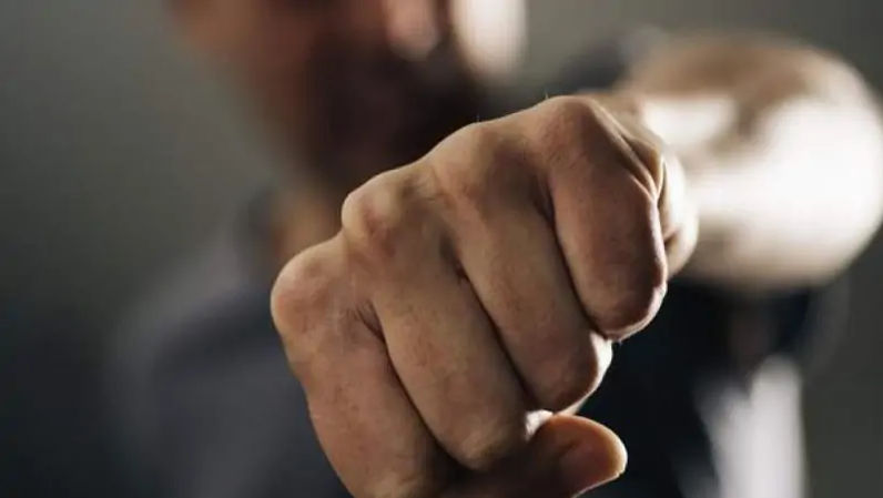 O echipă medicală, agresată de un bărbat beat. Detalii despre incident