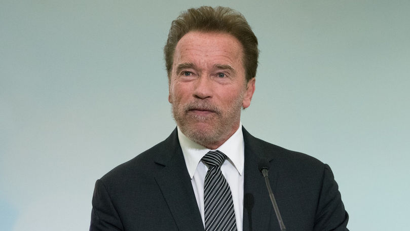 Momentul în care Schwarzenegger este agresat de un bărbat în Africa