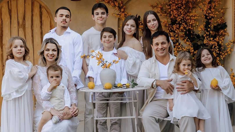 Cum răspund soții Cârnaț criticilor haterilor privind rolul de părinți