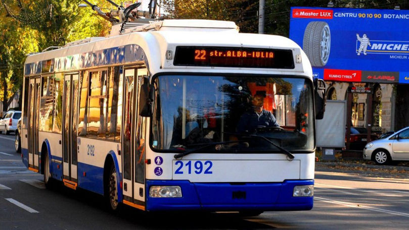 Chișinău: Transportul public va circula astăzi până după miezul nopții