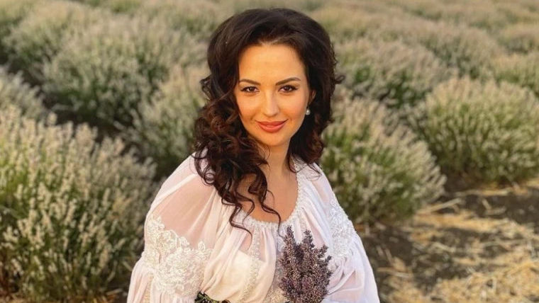 Interpreta Doina Sulac împlinește frumoasa vârstă de 35 de ani