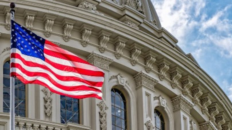 Сенат США одобрил увеличение потолка госдолга, чтобы избежать дефолта.