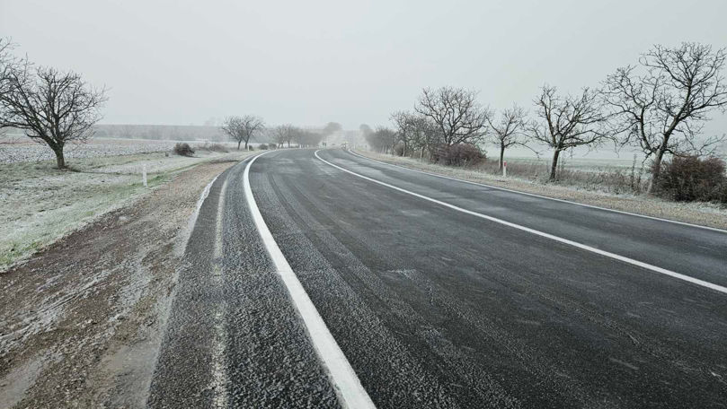 Drumarii au împrăştiat peste 140 de tone de material antiderapant