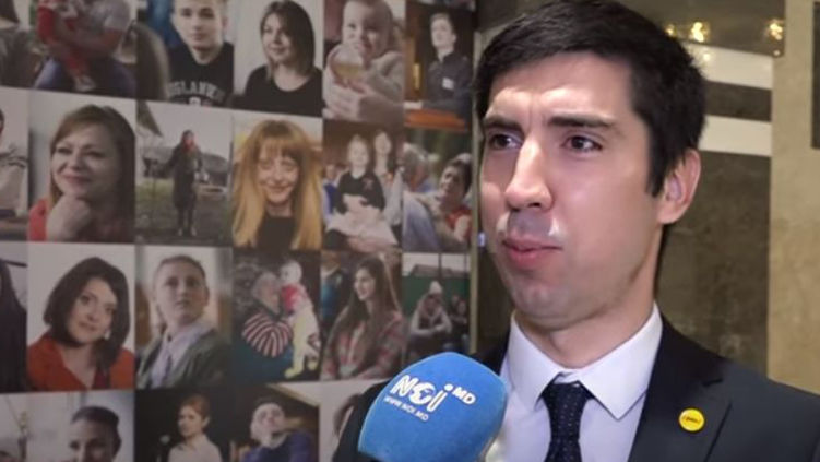 Депутаты рассказали, как и где заработали свои первые деньги.