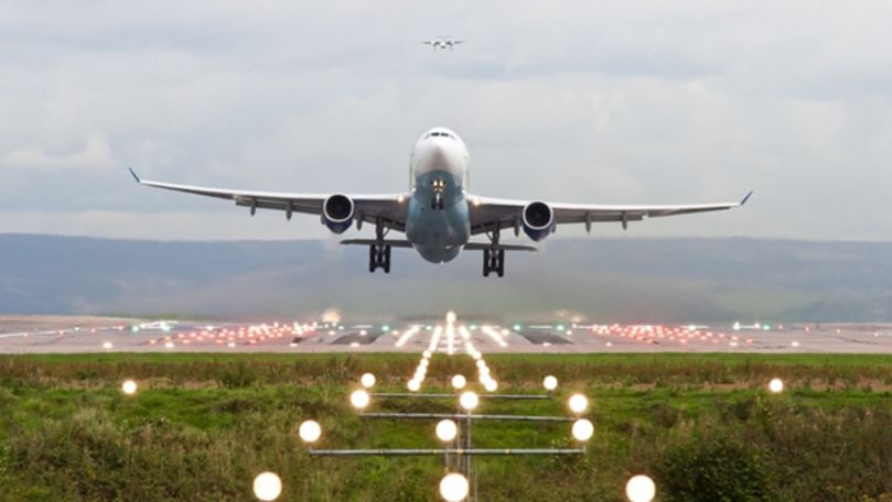 Alertă pe Aeroport: Un bărbat şi un copil au vrut să fure un avion