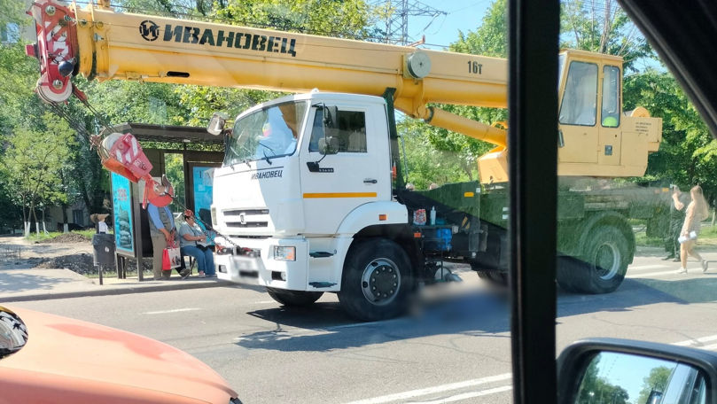 Accident mortal în sectorul Ciocana: O femeie, lovită de un autocamion