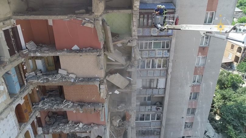 Bloc prăbușit la Otaci: Apartamentele distruse, filmate cu drona