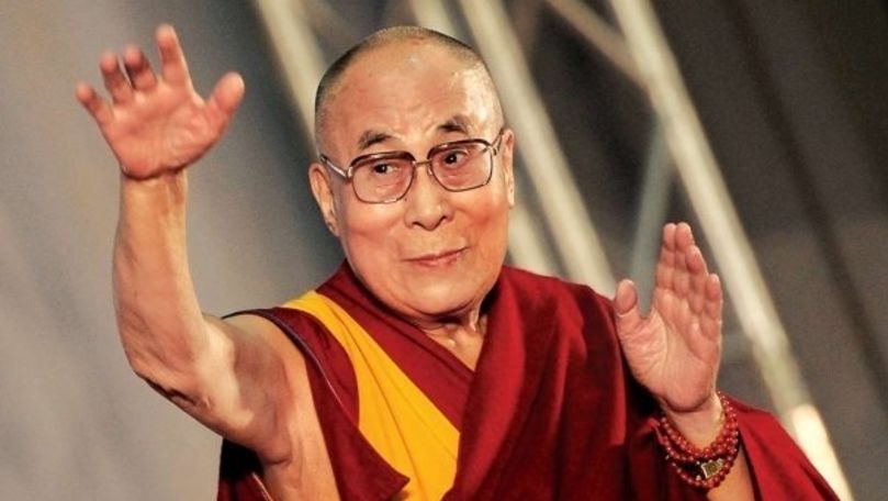 Dalai Lama a fost internat de urgență la spital