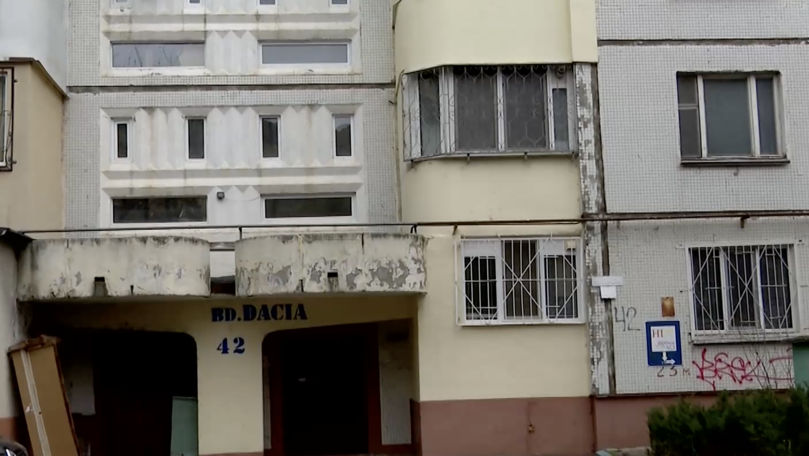 Dezastru într-un apartament din Capitală: A fost transformat în gunoiște