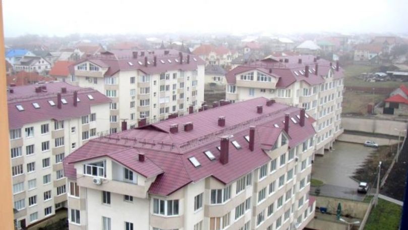 Un bloc locativ cu 386 de apartamente din Stăuceni, plasat în carantină