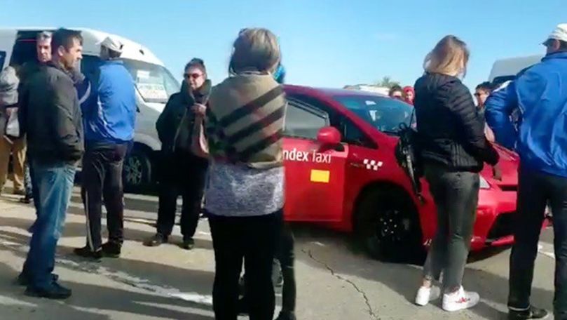 Detalii noi în cazul microbuzului cu pasageri, blocat de taximetriști