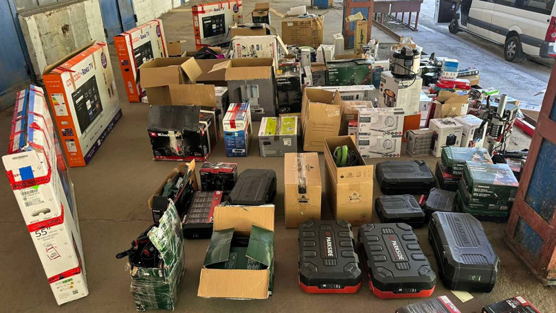 Un lot comercial de mărfuri, introdus ilicit în țară, depistat la Bujor