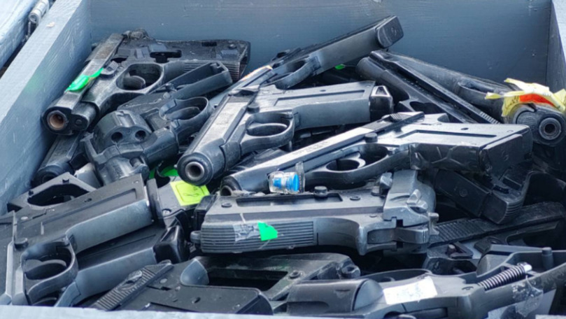 Arme de foc scoase din circuit, topite într-un cuptor imens din Chișinău