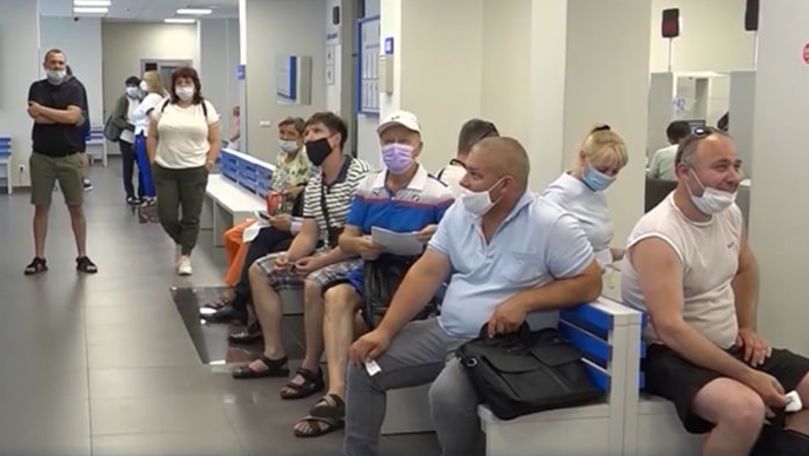 Cozi la un Centru Multifuncțional: Administrația nu oferă soluții