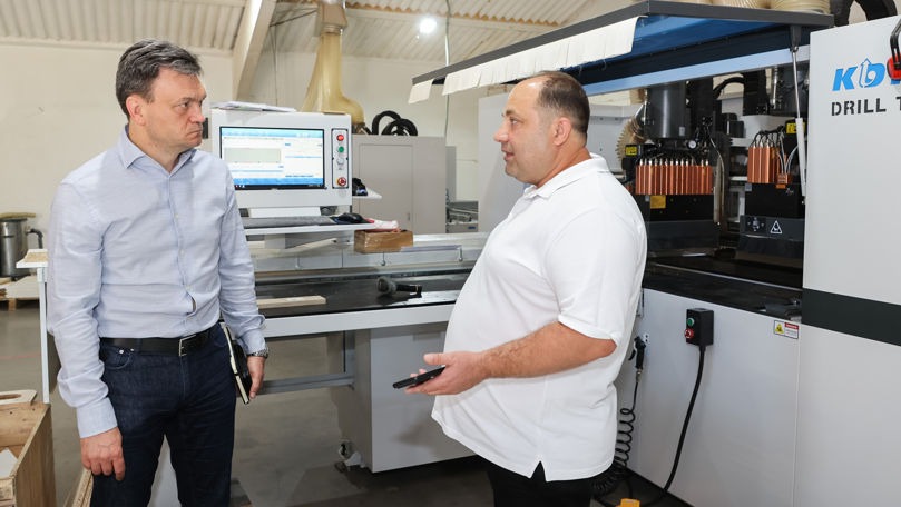 Dorin Recean a vizitat fabrica de mobilă din Cinișeuți. Ce a remarcat