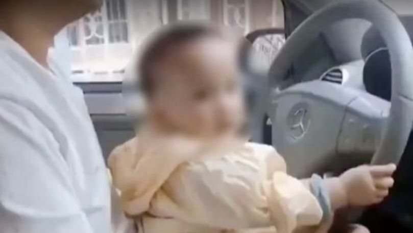 Cum a fost pedepsit un bărbat care și-a lăsat fetița de 1 an să șofeze