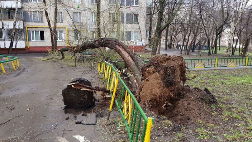 Uragan la Moscova: Doi oameni au murit, iar 12 au fost răniți