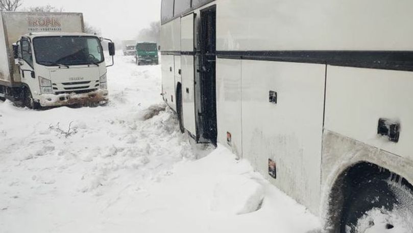 Autocare din R. Moldova, blocate în Ucraina. Pasager: Ni se termină apa