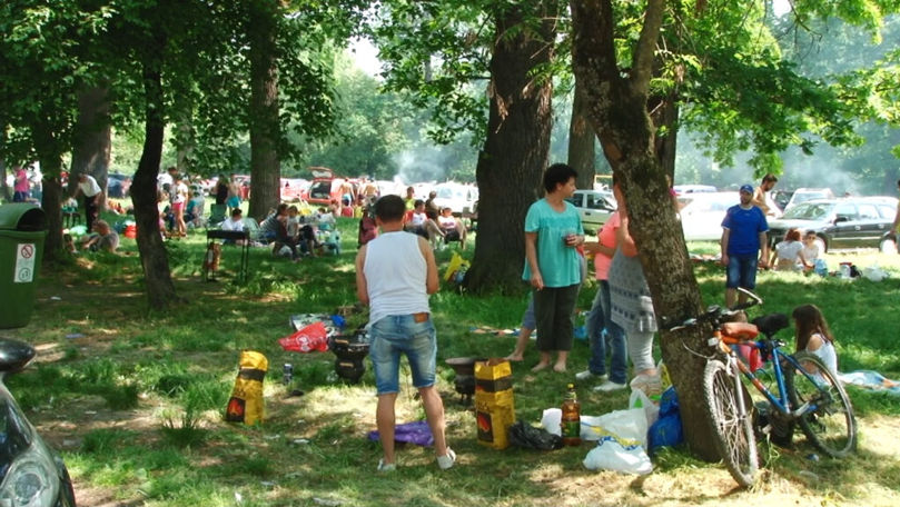 De 1 Mai, moldovenii profită de vreme frumoasă și au ieșit în parcuri