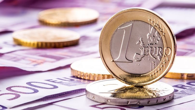 Euro și dolarul se vor ieftini în raport cu moneda națională