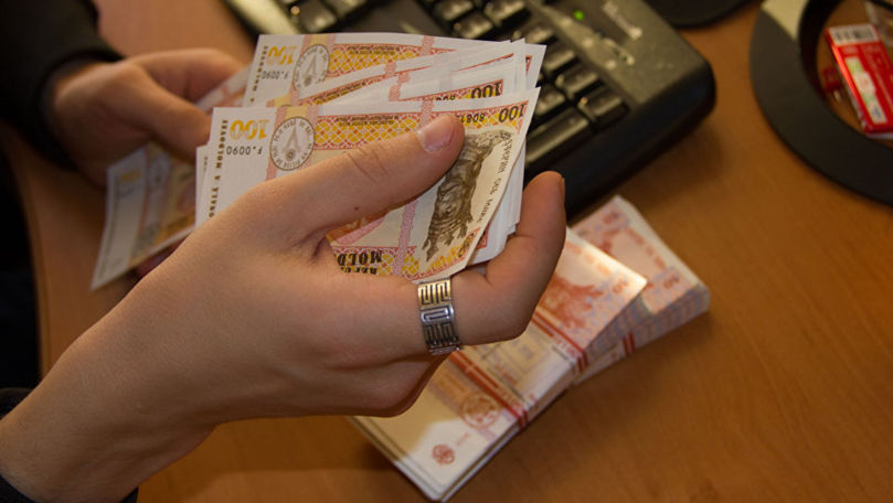 Votat: Elevii claselor I-IX-a vor primi un ajutor unic de 1.000 de lei