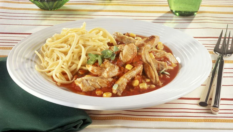 Rețeta delicioasă de tocăniță picantă de pui. Te ajută să slăbești