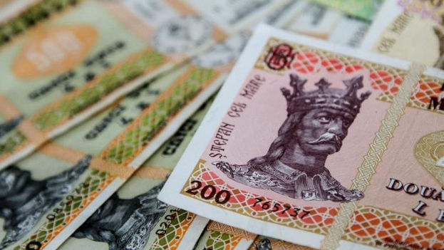 Sindicatele şi patronatele cer majorarea salariului minim la 6.000 lei