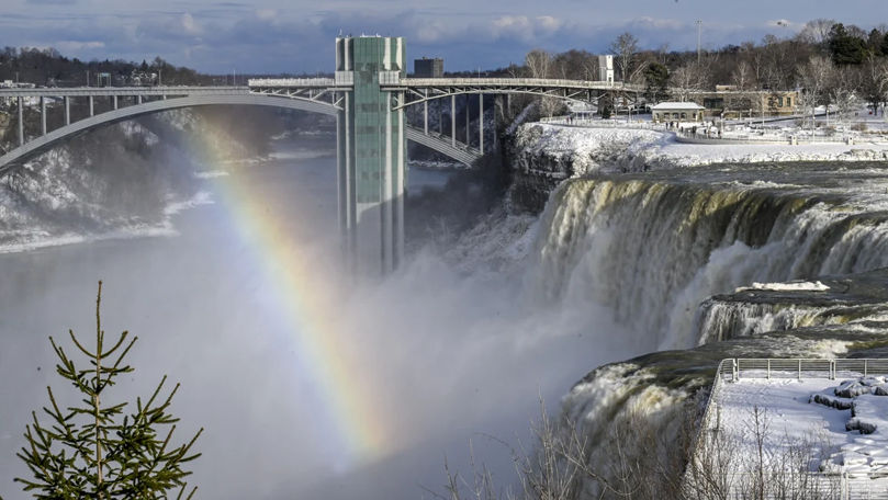 Imagini spectaculoase din împărăția gheții, filmate la Cascada Niagara