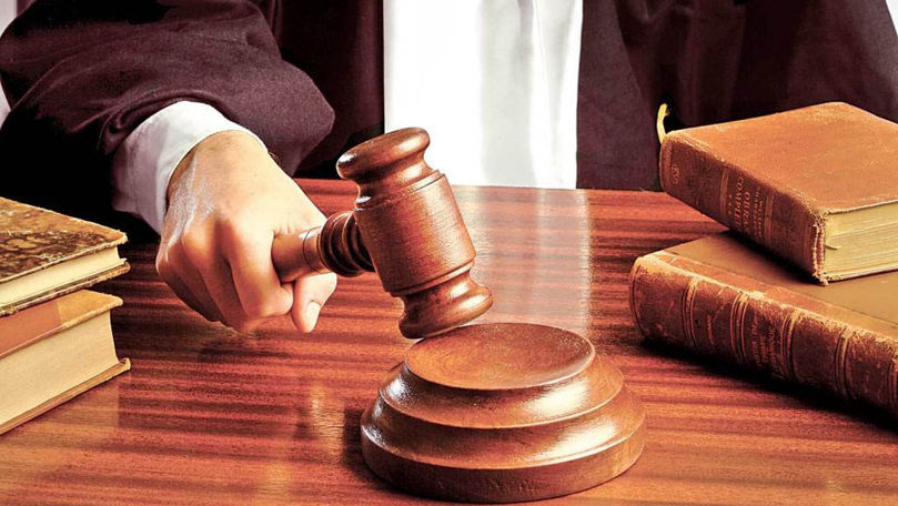 Și-a omorât bunica cu ciocanul: Un tânăr din Fălești, trimis în judecată