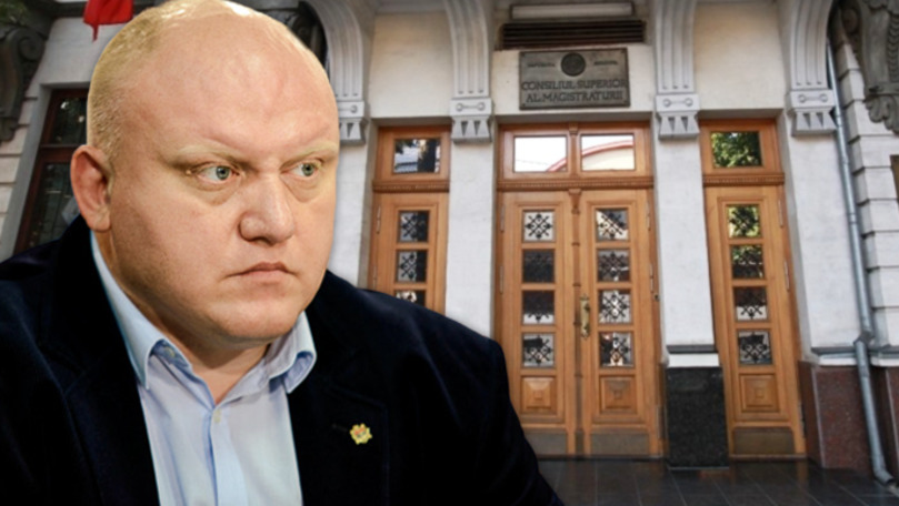 Председатель Юридической комиссии по назначениям и иммунитетам Василе Боля.