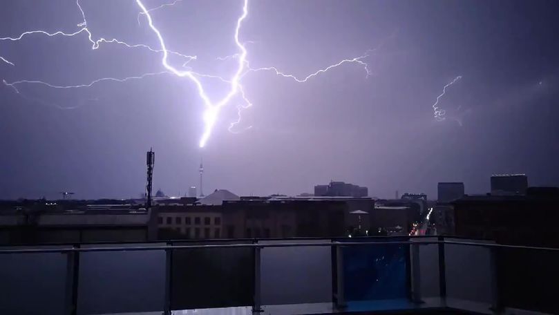 Furtună puternică la Berlin: Turnul televiziunii, lovit de fulger