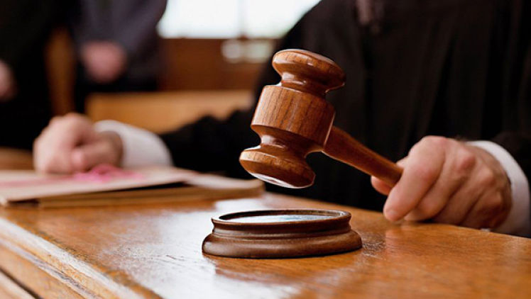 Un taximetrist, trimis în judecată pentru exploatarea sexuală a 8 minore