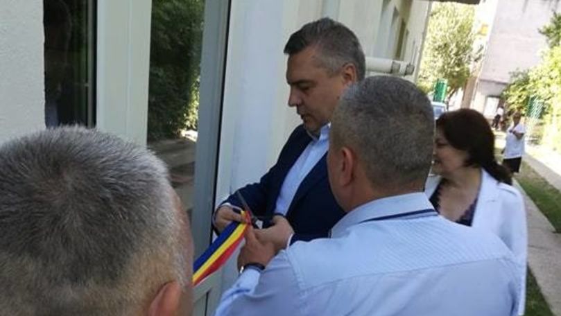 România: Un primar a inaugurat cu fast o scară de incendiu