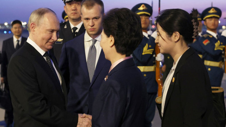 Putin a ajuns în China: Din delegația lui fac parte 20 de guvernatori