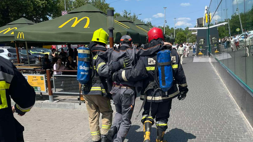 Exercițiu la un centru comercial: A fost simulat un incendiu