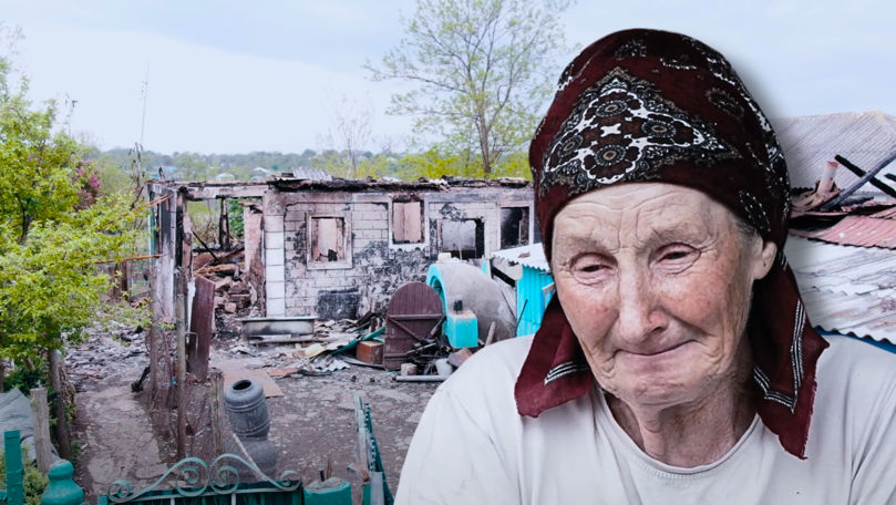 A rămas pe drumuri după ce casa i-a ars: Povestea tristă a unei femei