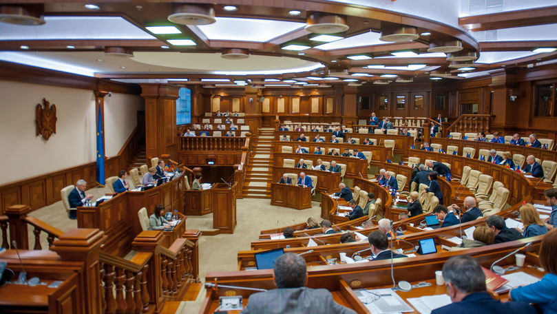Show în Parlament: Trebuie dictatură și numai oleacă, dar oleacă tare