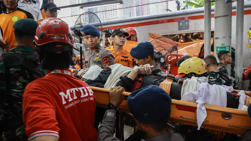 В Индонезии столкнулись экспресс-поезд и электричка: погибли 14 человек.