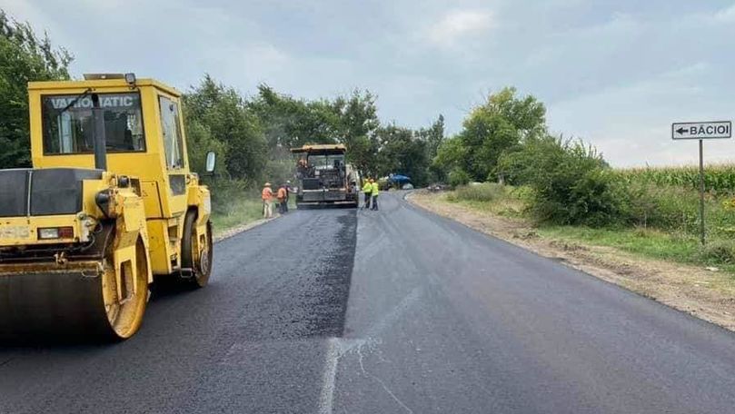 Подъездная дорога к коммуне Бэчой находится в процессе восстановления.