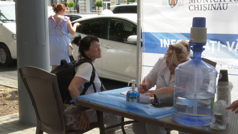 Puncte de hidratare și asistență medicală: Cetățenii salută inițiativa