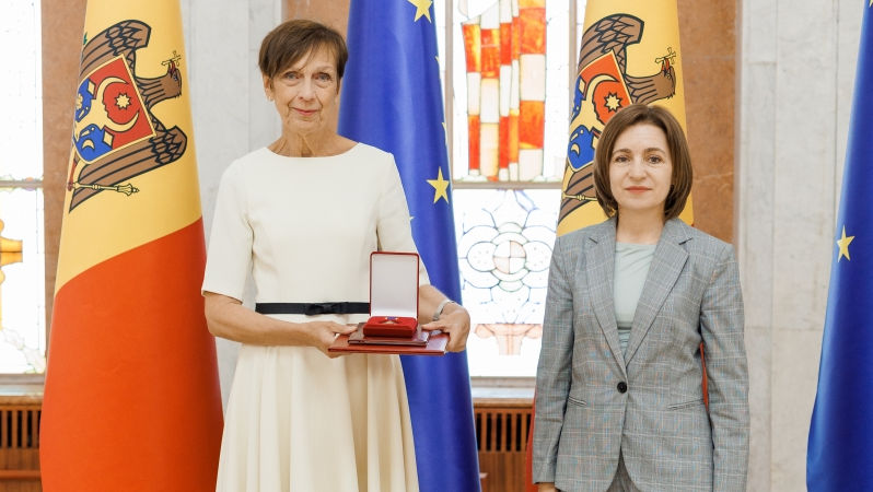 Trei ambasadori care își încheie mandatul, decorați cu Ordinul de Onoare