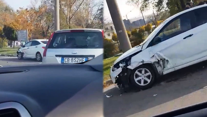 Accident rutier în Capitală: Un automobil, grav avariat