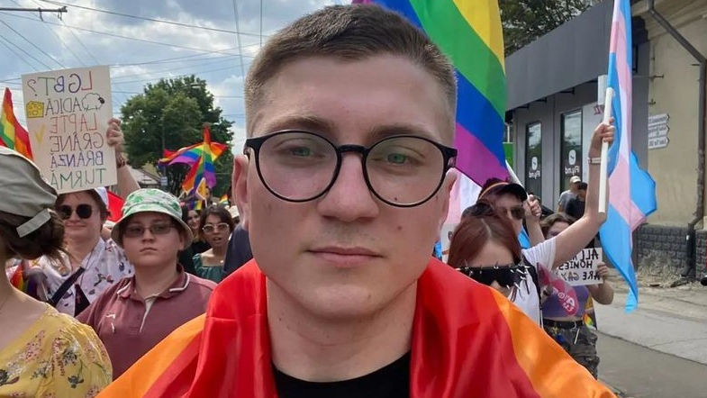 Человека, угрожавшего убийством бывшему солдату-гею Павлеску, задержали.