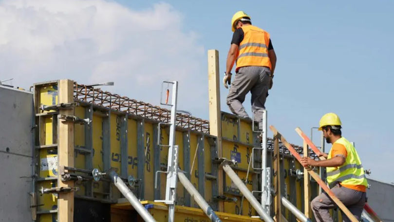 Sectorul construcțiilor, afectat de instabilitate și muncă neformală