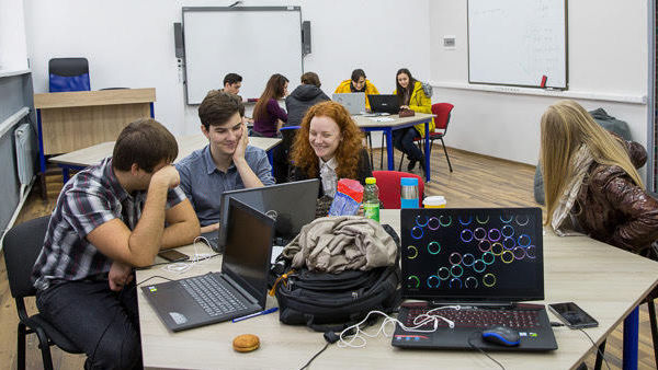 Săptămâna Educației 2025: Viitorul școlilor, în dezbatere națională