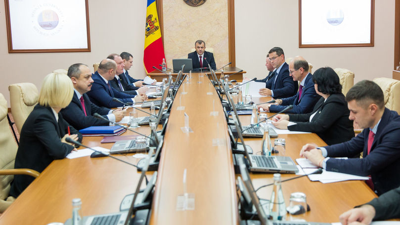 Un analist anunță care e singura modalitate de a da jos Guvernul Chicu
