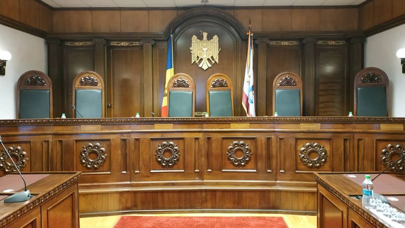 Judecătorul Curții Constituționale care va fi înlocuit de Raisa Apolschi