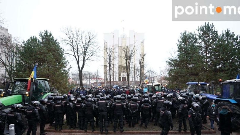 Врачи рассказали о состоянии карабинеров, пострадавших на протесте.