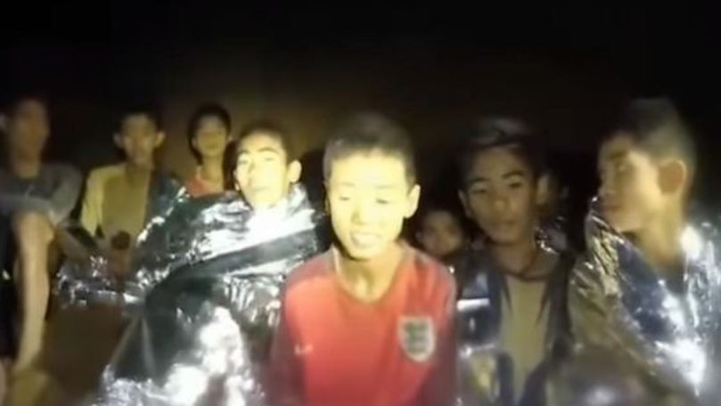 Cei 12 copii captivi în peşteră au ieșit din spital