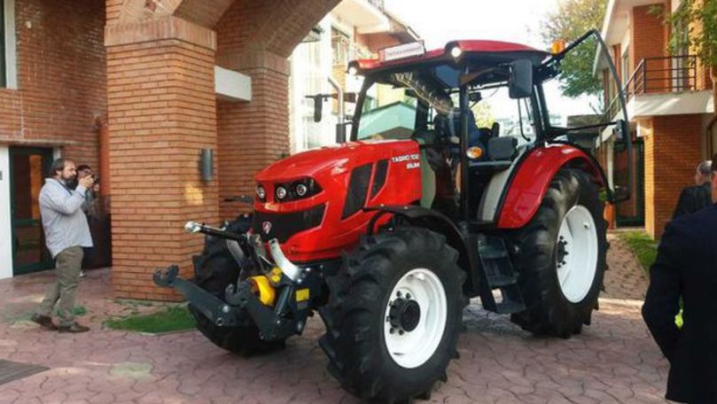 Cât costă şi cum arată primul tractor made in România